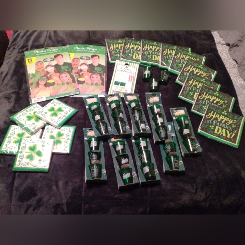 St. Patricks Day Party Set Retail $63 New